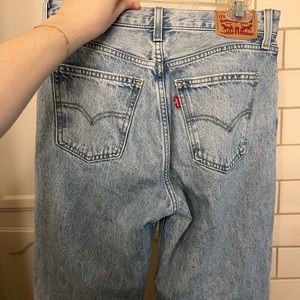 Light wash Levi’s low pro